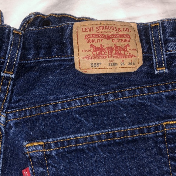 Levi’s Jean Shorts - Picture 2 of 4